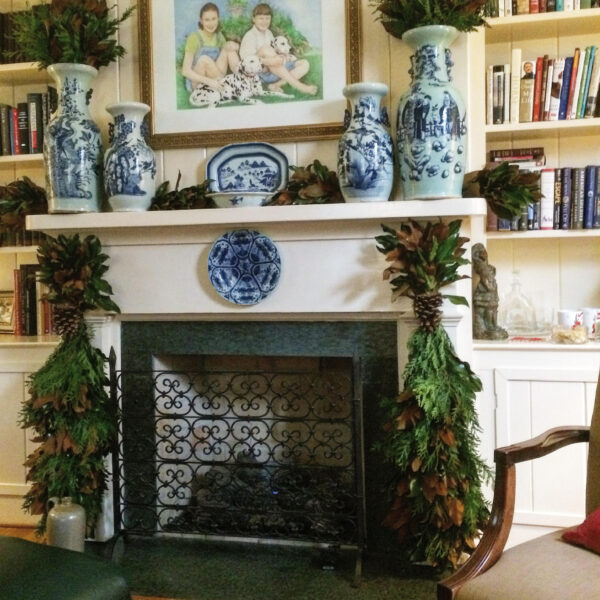 Emerald Lace Vertical Swag